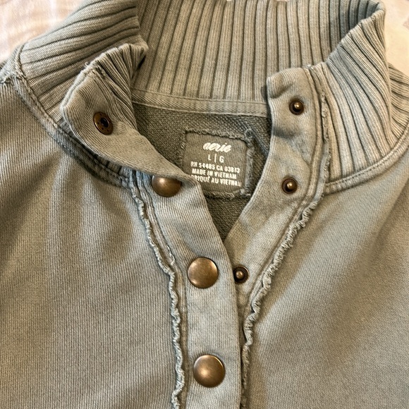 Aerie Oh Snap Weekend Henley in Olive Size Large - Picture 4 of 6